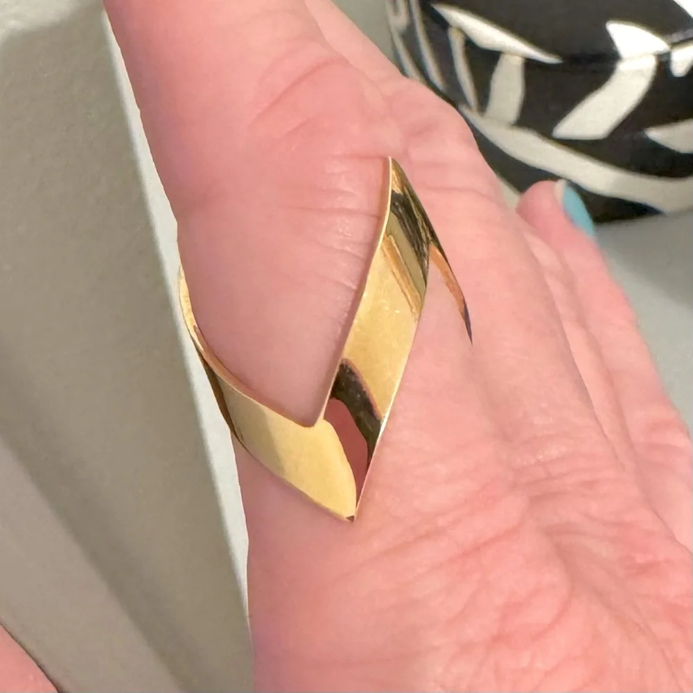 European Wishbone Gold Ring - Picture 5 of 7